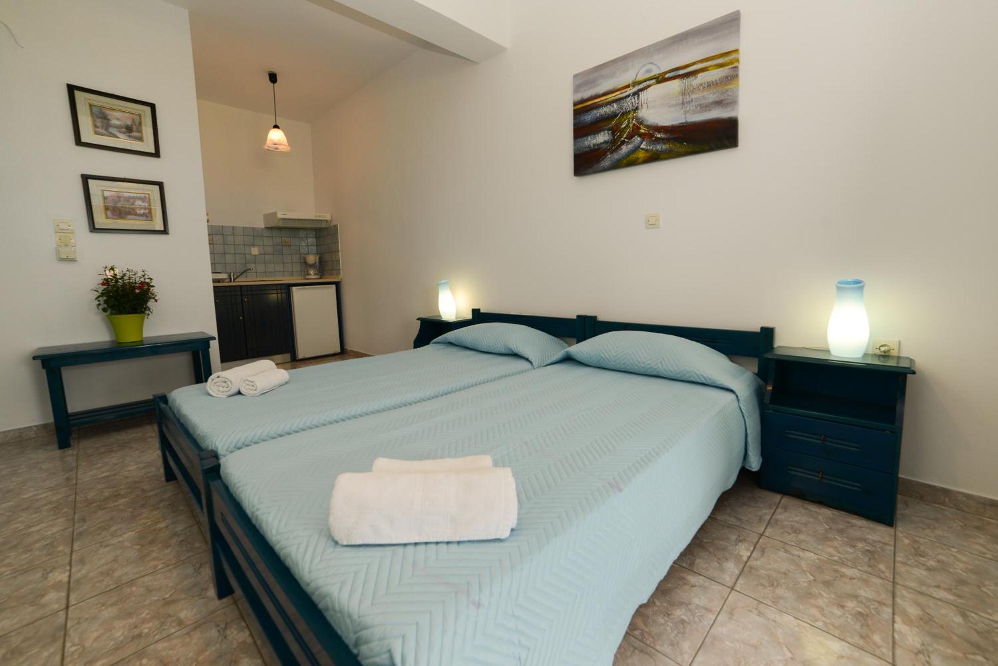 Hotel Dina - Ξενοδοχείο Ντινα بلاتي الغرفة الصورة