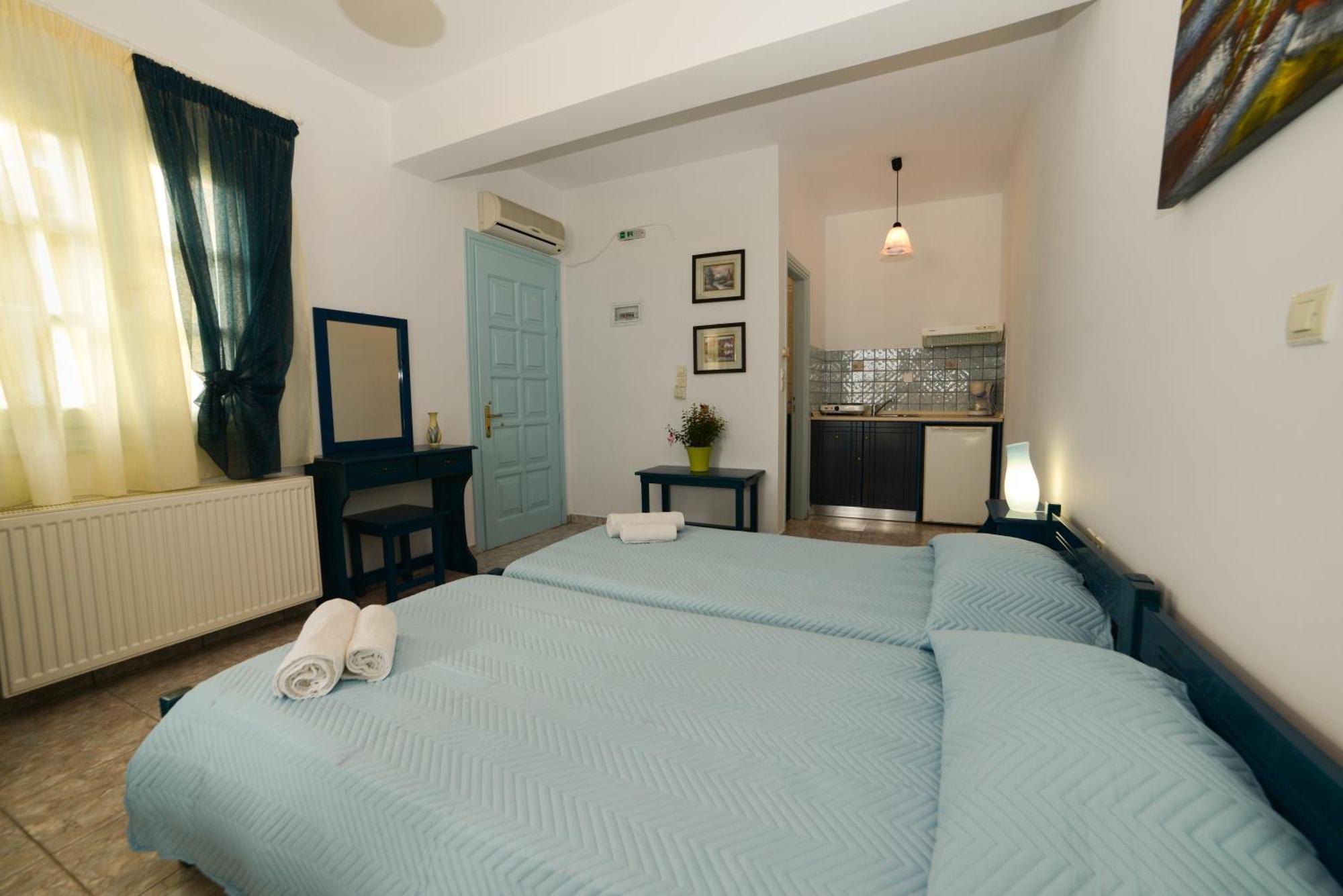 Hotel Dina - Ξενοδοχείο Ντινα بلاتي الغرفة الصورة