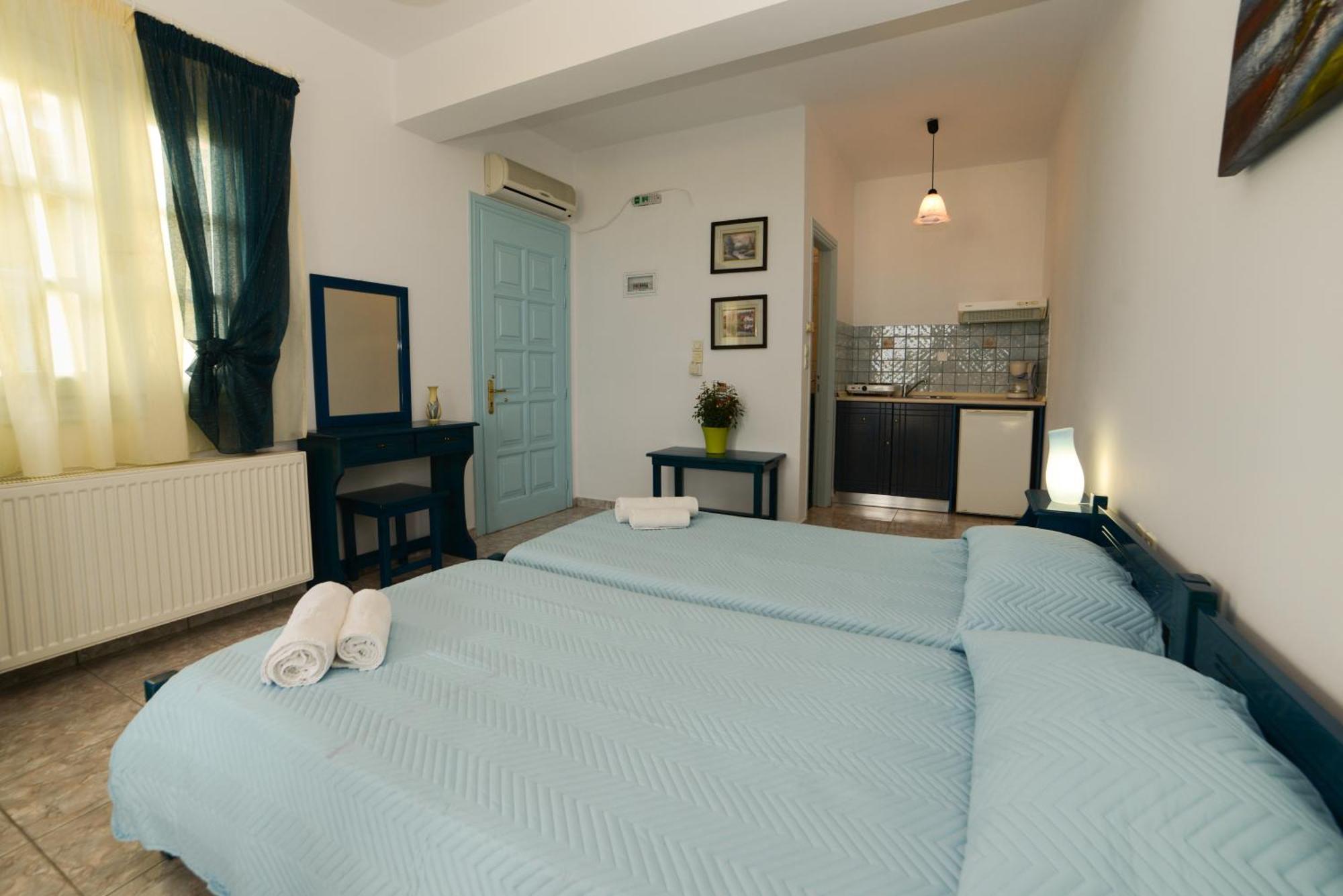 Hotel Dina - Ξενοδοχείο Ντινα بلاتي الغرفة الصورة